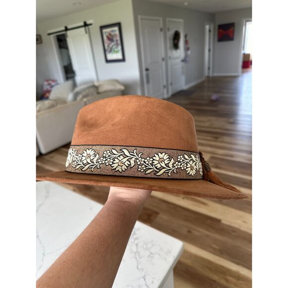 NWOT Hats N\' Roses Camel Tan Fedora Hat Floral Band Size XS / S main image 5